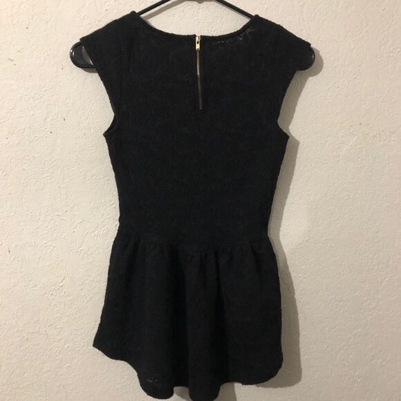 Decree Peplum Top - Picture 5 of 7